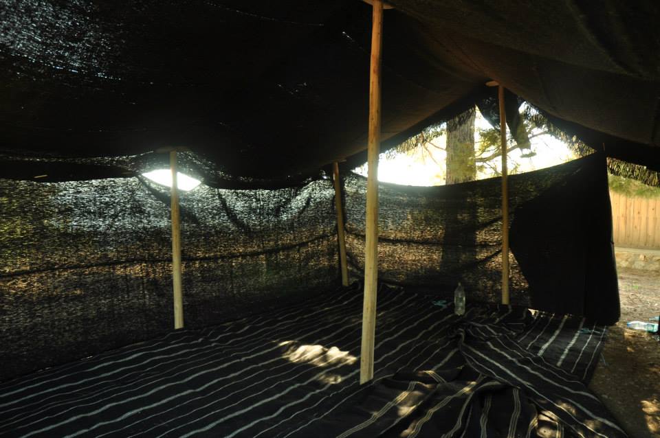 Tent poles in the middle of the side walls