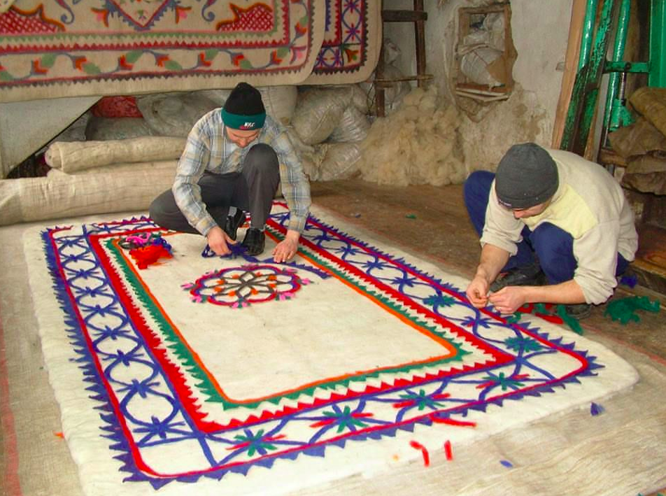 Felt rug at the stage of processing.