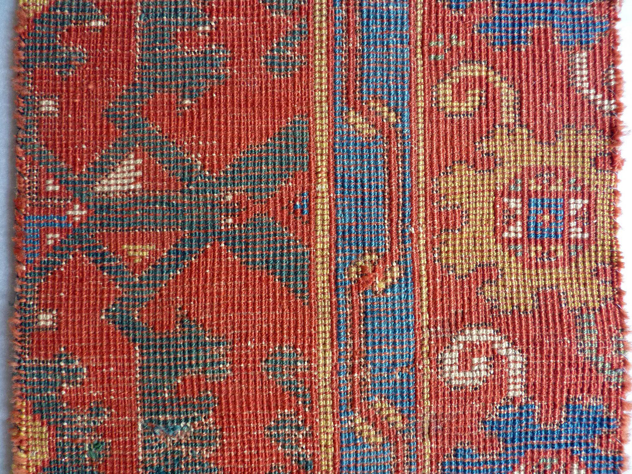 The positioning of the knots and the semi-deppressed warps from the back of a Lotto carpet from the same period